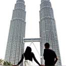 Petronas Towers lea dehála&#154; eanamearka Kuala Lumpuris, ja go dat gárvvistuvvojedje, de ledje máilmmi alimusat   (Govva: Gorm Kallestad / Scanpix)